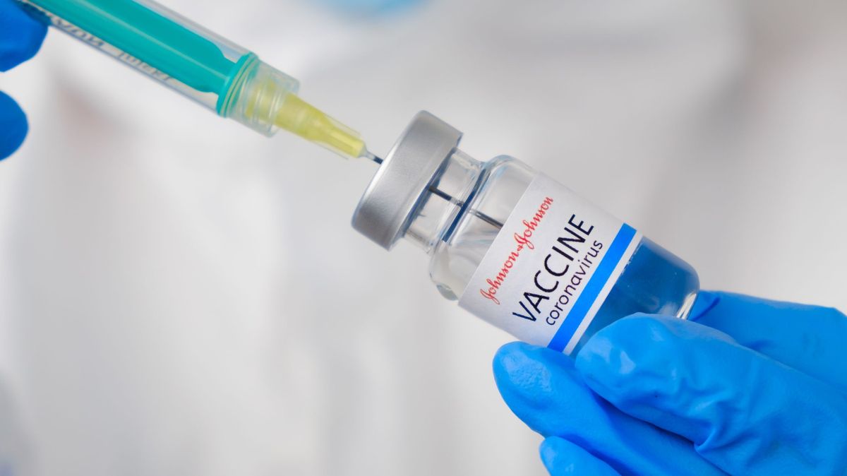 Ministerstvo prověří, zda nezkrátit platnost jednodávkového očkování vakcínou Janssen